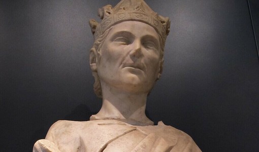 La statua funebre dell'imperatore, custodita a Pisa La statua funebre dell'imperatore, custodita a Pisa