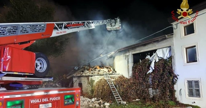 Interventi di soccorso sul luogo dell'esplosione - Ph. Vigili del fuoco