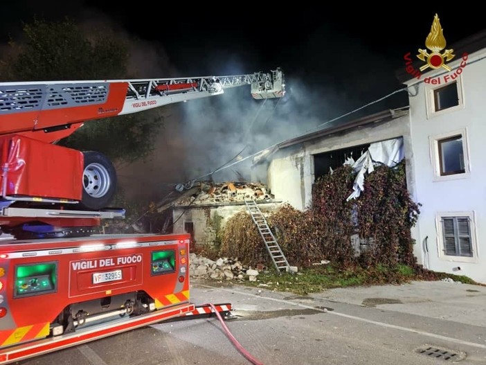 Interventi di soccorso sul luogo dell'esplosione - Ph. Vigili del fuoco Interventi di soccorso sul luogo dell'esplosione - Ph. Vigili del fuoco