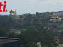 L'elisoccorso si alza in volo dopo aver caricato l'infortunato L'elisoccorso si alza in volo dopo aver caricato l'infortunato
