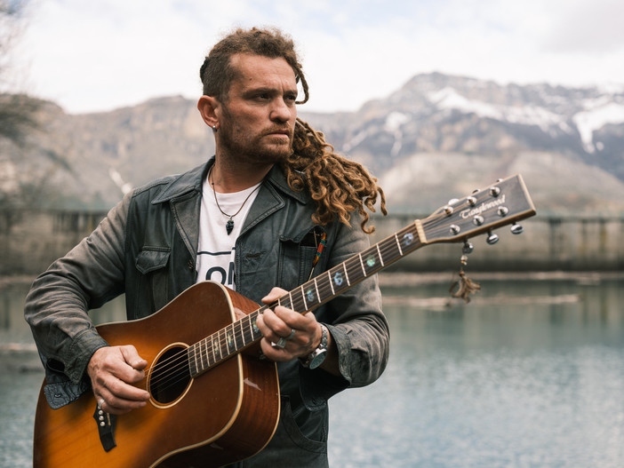 Un canto di Natale dalle colline astigiane: Esma e l'infinito cerchio dei ricordi