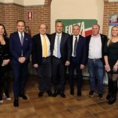 Forza Italia, foto di gruppo in occasione della cena di Natale 2025