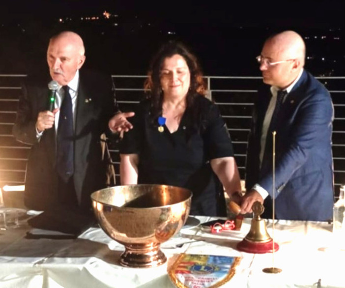 Il tocco della campana unisce Nizza e Canelli, Giacomo Massimelli guida il nuovo anno dei Lions