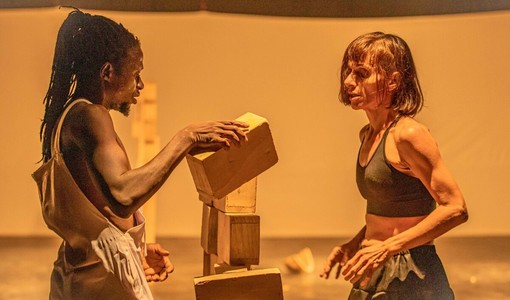 Il corpo che ricompone il mondo e i clown che svelano la verità: gran finale di AstiTeatro