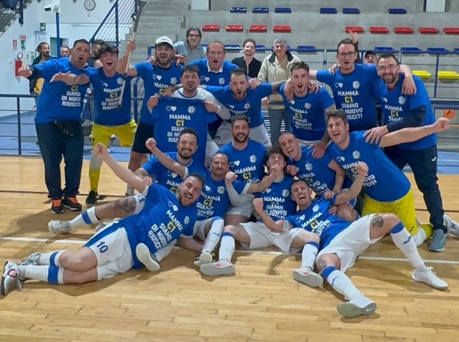 La gioia del team dopo la meritata promozione