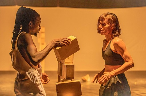 Il corpo che ricompone il mondo e i clown che svelano la verità: gran finale di AstiTeatro