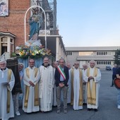 Il clero e il sindaco di Bra, che hanno onorato Maria Ausiliatrice insieme a tanti fedeli Il clero e il sindaco di Bra, che hanno onorato Maria Ausiliatrice insieme a tanti fedeli