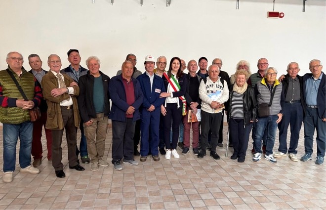 Il gruppo di ex dipendenti col sindaco Macchia e Nico Novara Il gruppo di ex dipendenti col sindaco Macchia e Nico Novara