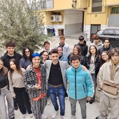 Al centro Frio, il presidente del Forum giovani di Alba, Filippo Currado, e  Lorydido Al centro Frio, il presidente del Forum giovani di Alba, Filippo Currado, e  Lorydido