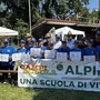 I dirigenti con le ragazze e i ragazzi del Campo Scuola, subito dopo la consegna dei diplomi