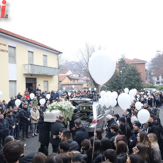 Folla ai funerali di Matilde Baldi