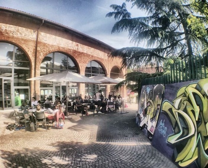 Torna “Decanter”: al Fuoriluogo di Asti due giorni tra letteratura e musica dal vivo Torna “Decanter”: al Fuoriluogo di Asti due giorni tra letteratura e musica dal vivo