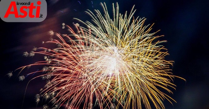 Torna il magico spettacolo pirotecnico di San Secondo: tutte le regole per il Lundes d'ji Feu