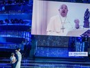 Il videomessaggio di Papa Francesco trasmesso nel corso della prima serata del Festival (ph. Duilio Rizzo - Sanremo News, altra Testata del nostro gruppo editoriale)