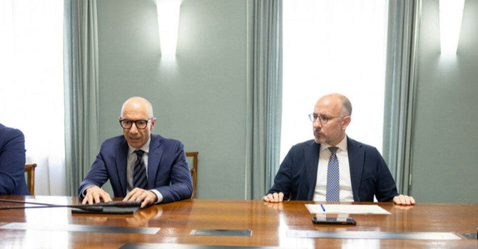 Rasero e l'AD del gruppo bancario Roberto Fiorini (alla sua destra), ritratti nel corso di un precedente incontro istituzionale
