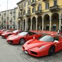 Portacomaro, il rombo di 41 Ferrari per onorare la memoria di Papa Francesco
