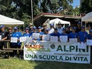 I dirigenti con le ragazze e i ragazzi del Campo Scuola, subito dopo la consegna dei diplomi