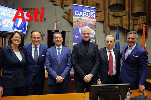 La presentazione, ieri sera, dei candidati di Forza Italia (MerfePhoto)