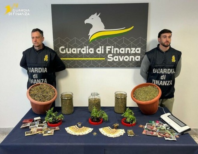 Astigiano arrestato dalla Finanza di Savona: trovato in possesso di oltre 3 chili di marijuana Astigiano arrestato dalla Finanza di Savona: trovato in possesso di oltre 3 chili di marijuana
