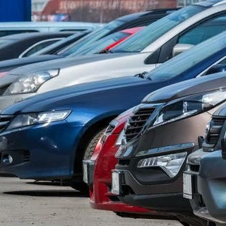 Frenata per l'usato astigiano nel 2026, mentre l'elettrico resta fermo al palo
