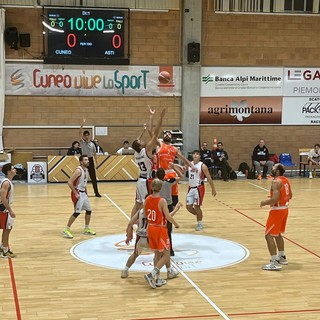 Basket, un ultimo quarto da incubo frena la Gieffe SBA: a Cuneo passa Granda College