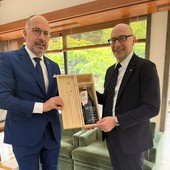 Rasero e l'ambasciatore con una Magnum di Moscato d'Asti