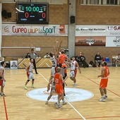 Basket, un ultimo quarto da incubo frena la Gieffe SBA: a Cuneo passa Granda College