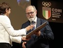 Nell'immagine (ph. Merfephoto - Efrem Zanchettin), Gianuzzi riceve dal questore di Asti Marina di Donato l’onorificenza della Stella Al Merito Sportivo durante la serata dei Premi Coni 2024