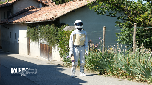 Una scena delle riprese (Ph. Roundwood studios - Tutti i diritti riservati) Una scena delle riprese (Ph. Roundwood studios - Tutti i diritti riservati)