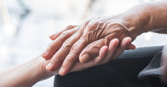 Caregiver oncologici, il Piemonte accende i riflettori su chi assiste i malati