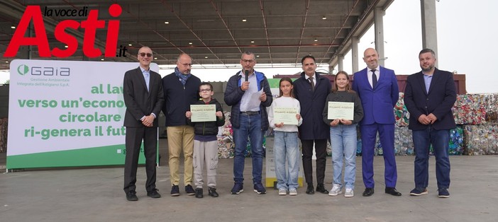 Foto di gruppo per i vincitori e gli amministratori intervenuti