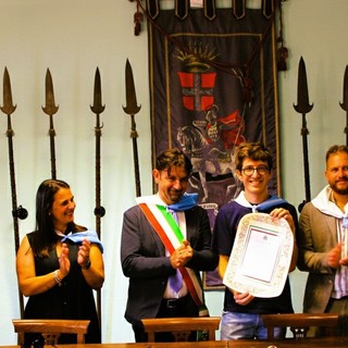 Il giovane neo laureato ricevuto in Municipio
