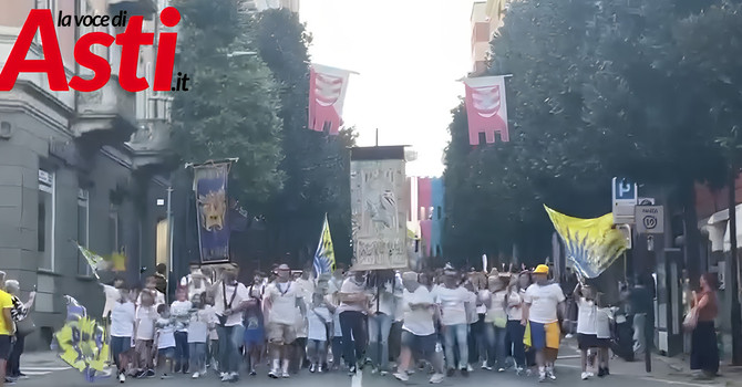 Giro della Vittoria: il Borgo Don Bosco riporta in piazza la gioia del Palio [VIDEO]
