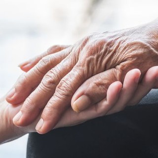 Caregiver oncologici, il Piemonte accende i riflettori su chi assiste i malati