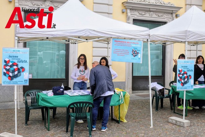 Un banchetto informativo dell'Opi, allestito nel maggio scorso in occasione della Giornata dell'Infermiere (ph. Merfephoto - Efrem Zanchettin)