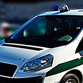 Scappa da un posto di blocco della polizia municipale, inseguimento per le vie di Asti