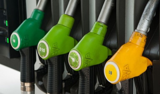 Caro carburanti, Eni conferma il tetto ai prezzi fino alla fine anno