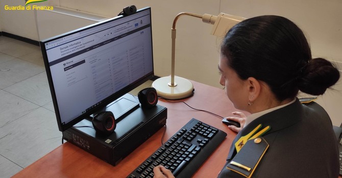 Ville e auto di grossa cilindrata: smantellato dalla Finanza il patrimonio illecito di una famiglia rom