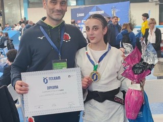 Ginevra con il padre Lorenzo, impegnato anche in veste di insegnante presso il Judo Olimpic Asti