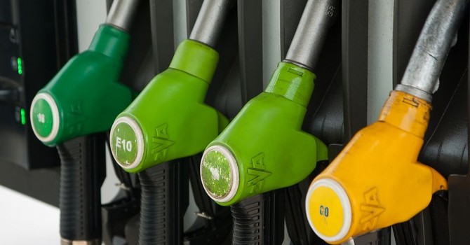 Caro carburanti, Eni conferma il tetto ai prezzi fino alla fine anno