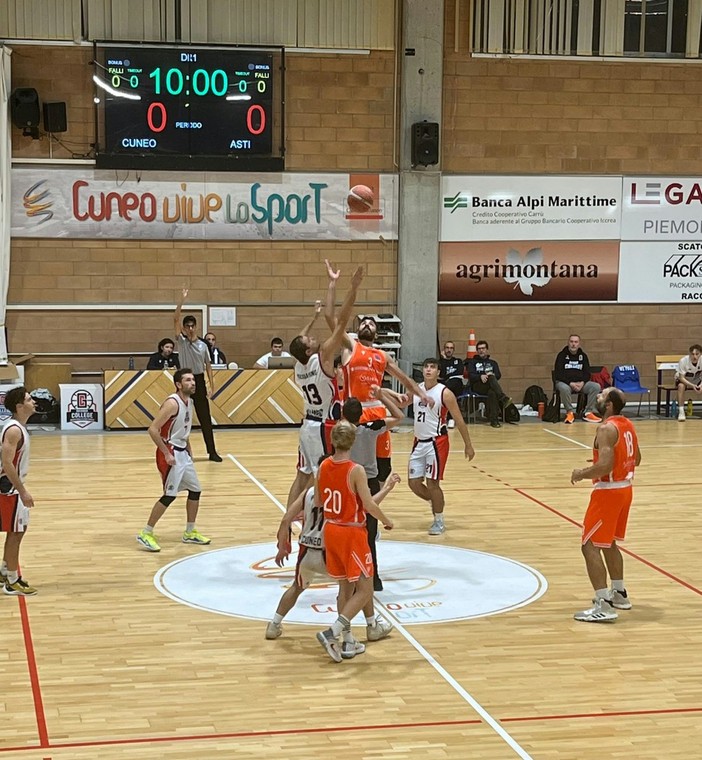 Basket, un ultimo quarto da incubo frena la Gieffe SBA: a Cuneo passa Granda College Basket, un ultimo quarto da incubo frena la Gieffe SBA: a Cuneo passa Granda College