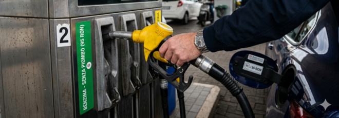 Carburanti sopra i 2 euro: “Prezzi strutturali, il Governo restituisca l’extra-gettito alle imprese”