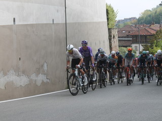 Gruppo in azione sulla seconda ascesa di La Morra Gruppo in azione sulla seconda ascesa di La Morra