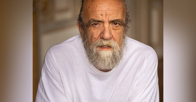 Giobbe Covatta chiude la stagione del Teatro Alfieri con un bilancio dei suoi quarant'anni di carriera