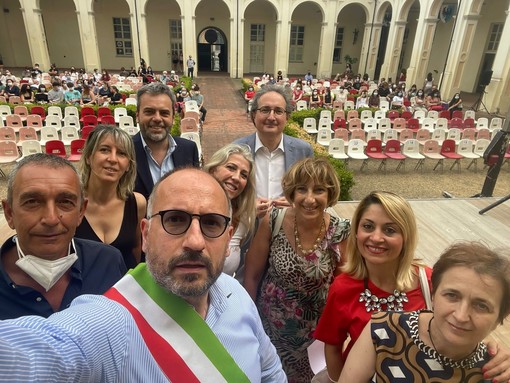 Un 'selfie' del sindaco Rasero con i docenti