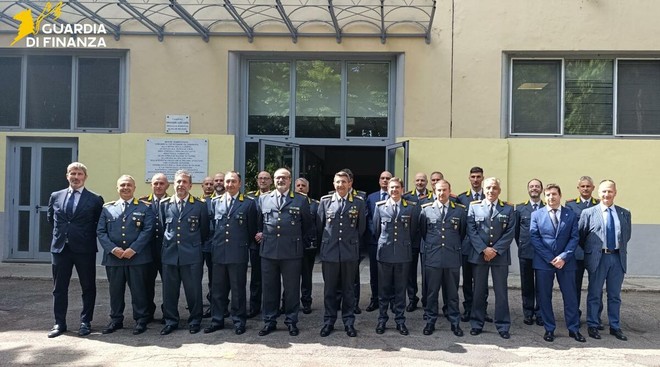 Il generale Giovanni Avitabile in visita alla Finanza di Asti