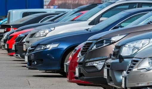 Frenata per l'usato astigiano nel 2026, mentre l'elettrico resta fermo al palo