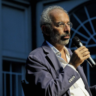 Gad Lerner ritratto da Franco Rabino durante un incontro di Passepartout