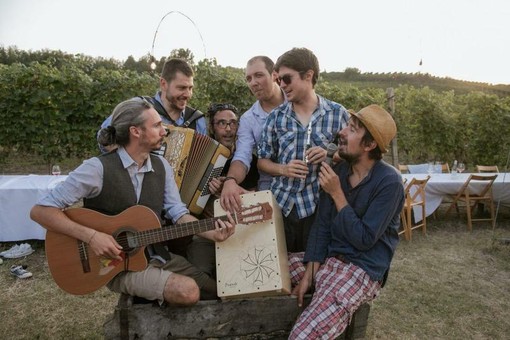 Cerreto d’Asti si veste di rose: torna la festa tra musica, arte e tradizione