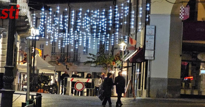 Via vai fest e le luminarie d'ottobre: ad Asti il Natale arriva sempre prima Via vai fest e le luminarie d'ottobre: ad Asti il Natale arriva sempre prima